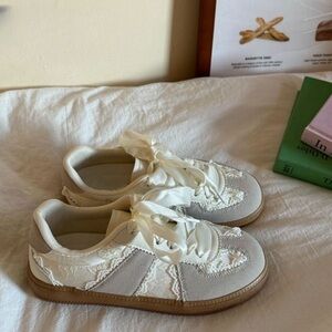 Elegant Cream Lace Women's Sneakers